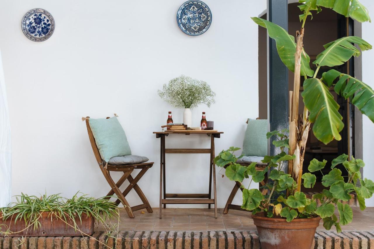 Appartement Aitana'S Retreat With Charming Garden à Séville Extérieur photo